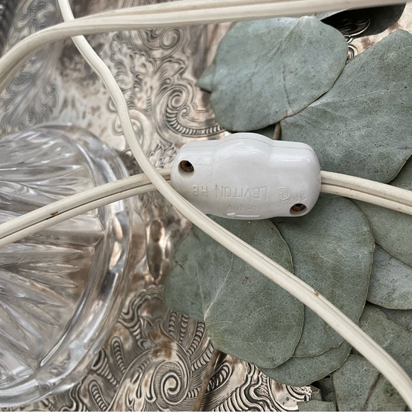 Vintage Crystal Glass Lamp - Picture 4 of 6